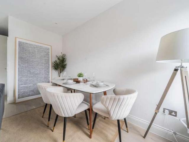 3 bed flat for sale