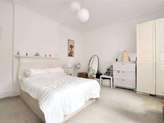 3 bed flat for sale