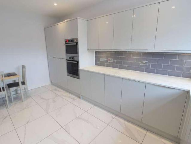 3 bed flat for sale