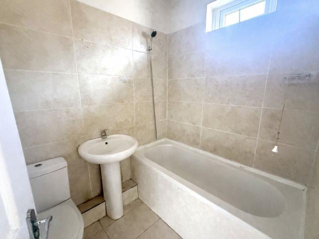 3 bed flat for sale