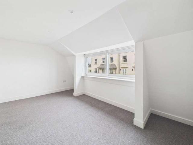 3 bed flat for sale