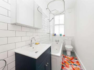3 bed flat for sale