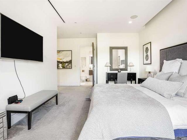 3 bed flat for sale