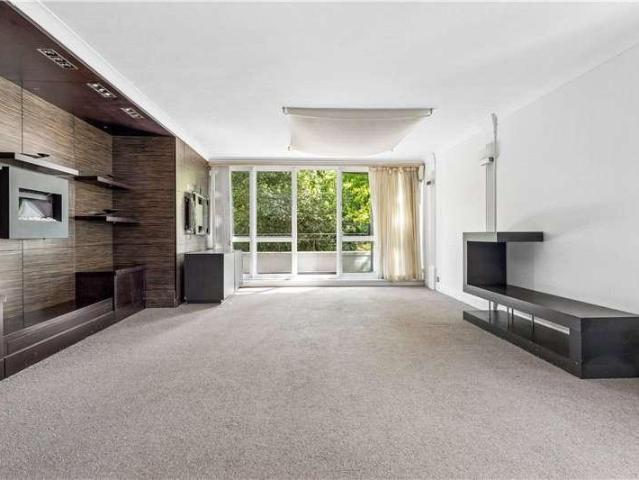 3 bed flat for sale