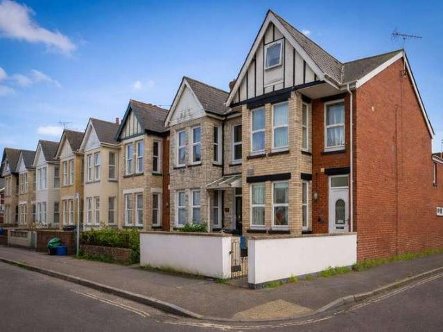 3 bed flat for sale