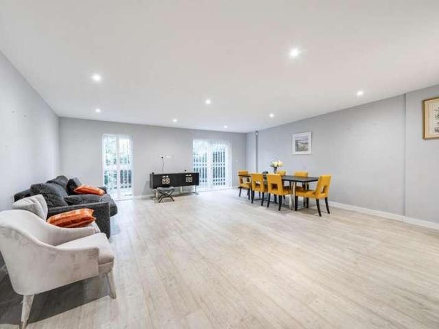 3 bed flat for sale