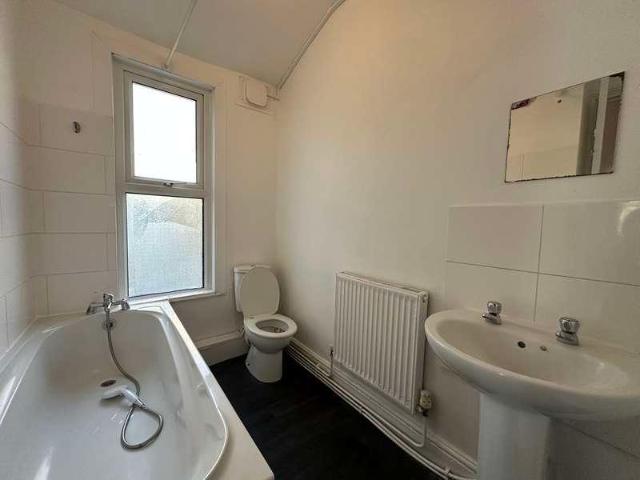 3 bed flat for sale