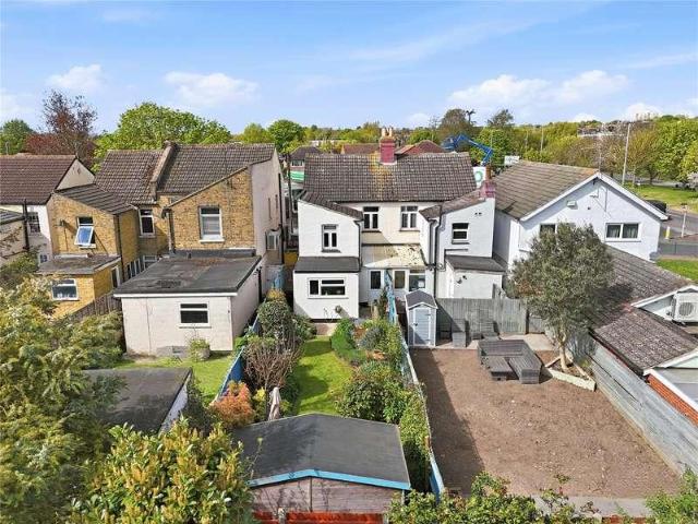 3 bed flat for sale
