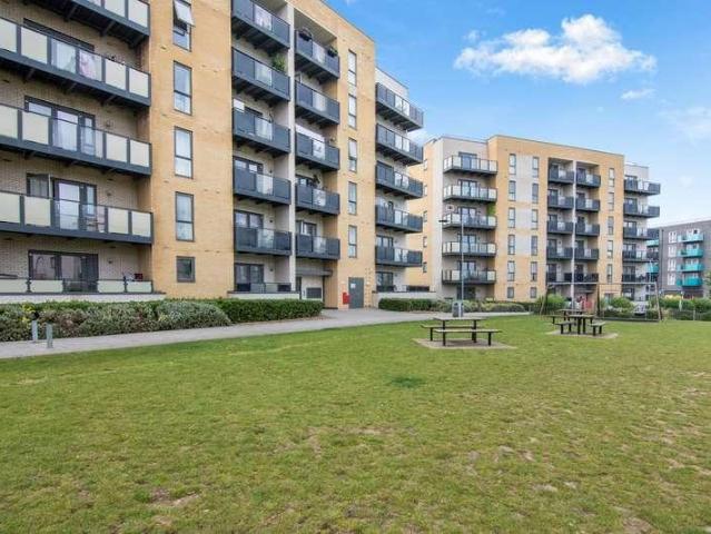 3 bed flat for sale