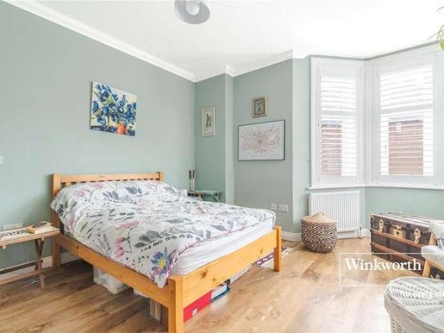 3 bed flat for sale