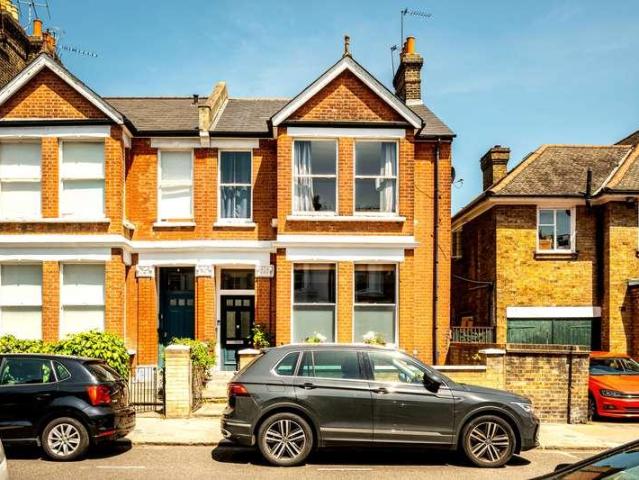 3 bed flat for sale