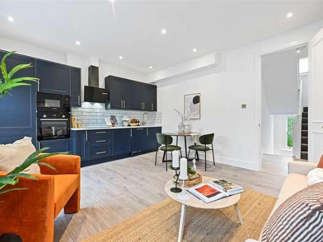 3 bed flat for sale