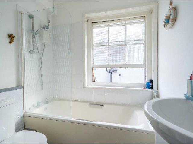 3 bed flat for sale