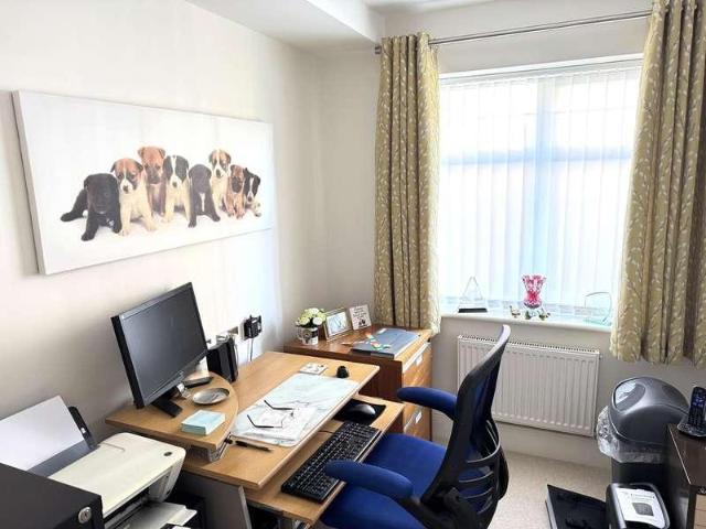 3 bed flat for sale