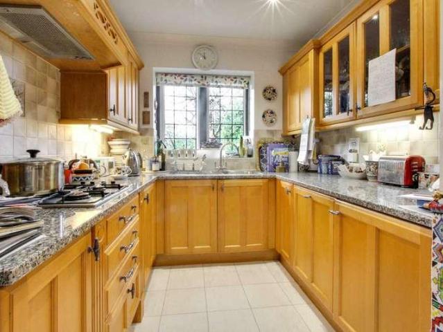 3 bed flat for sale