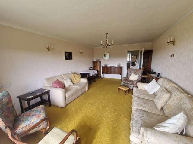 3 bed flat for sale