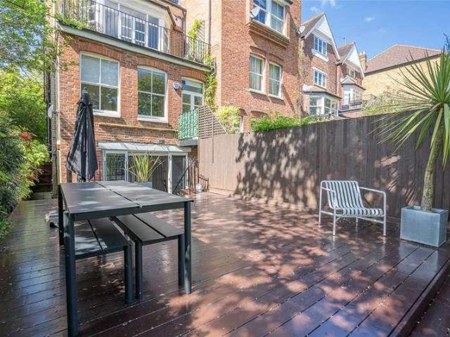 3 bed flat for sale