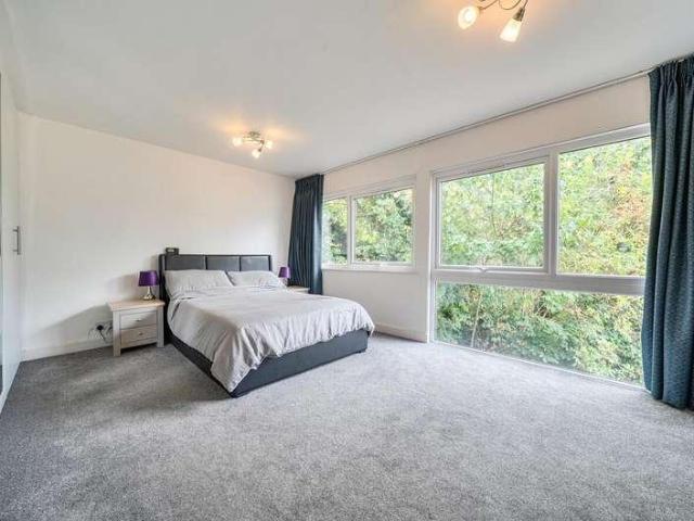 3 bed flat for sale