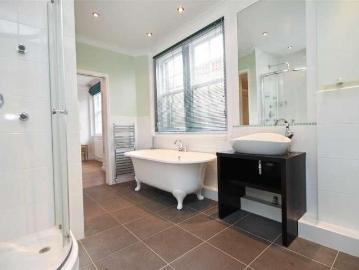 3 bed flat for sale