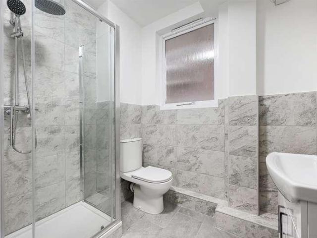 3 bed flat for sale