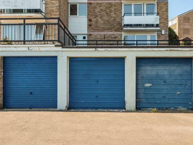 3 bed flat for sale