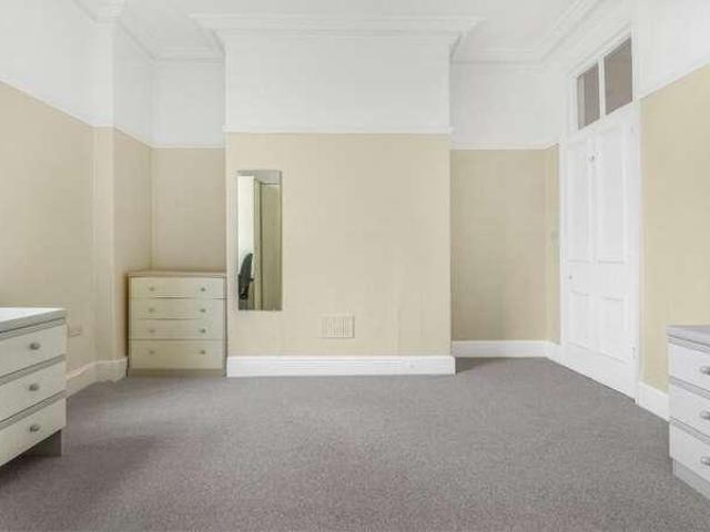 3 bed flat for sale