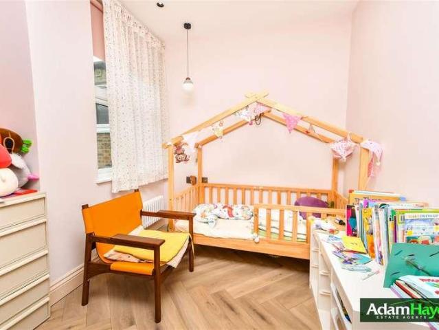 3 bed flat for sale