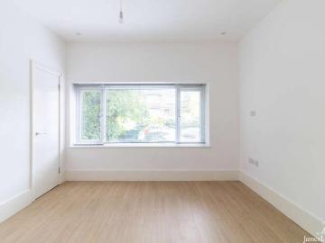 3 bed flat for sale