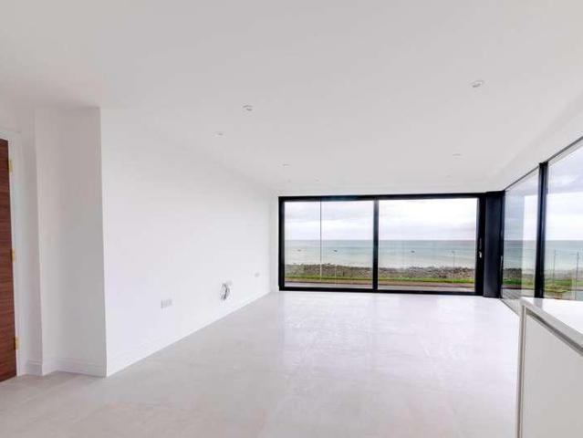 3 bed flat for sale