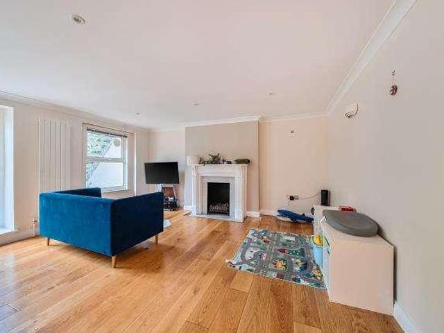 3 bed flat for sale