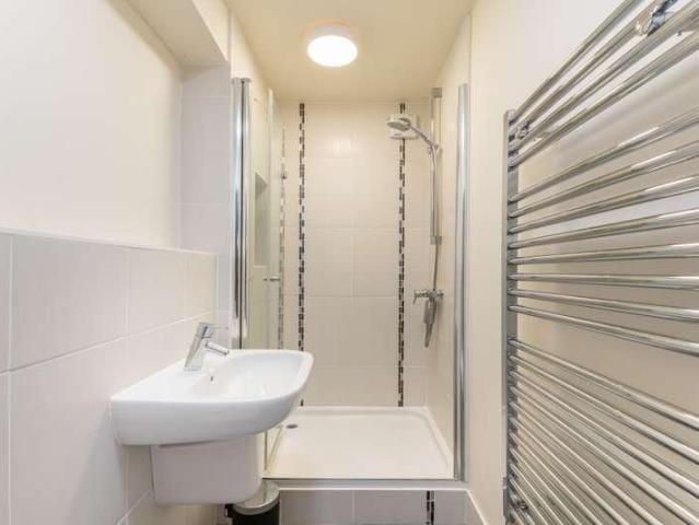 3 bed flat for sale