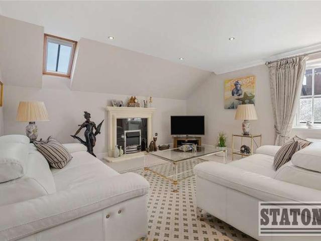 3 bed flat for sale