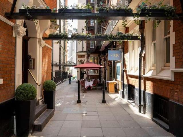 3 bed flat for sale