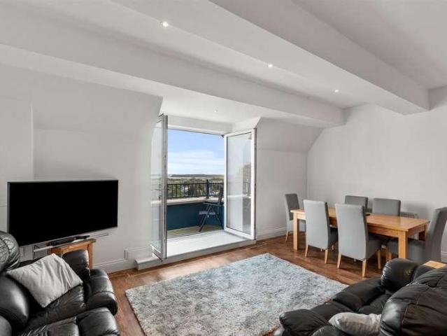 3 bed flat for sale