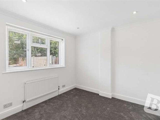 3 bed flat for sale
