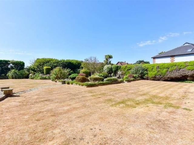 3 bed flat for sale