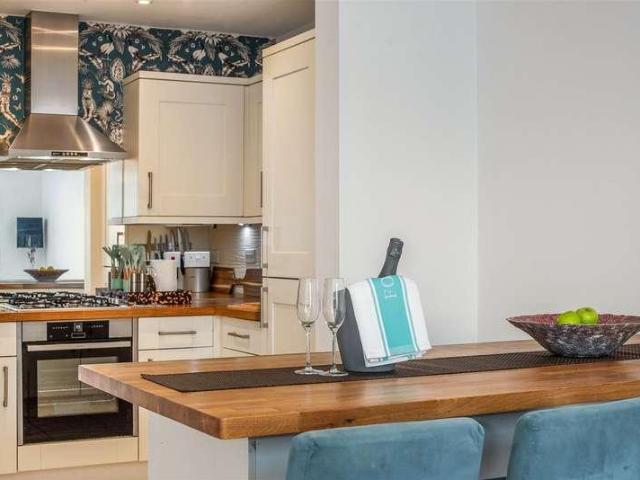 3 bed flat for sale