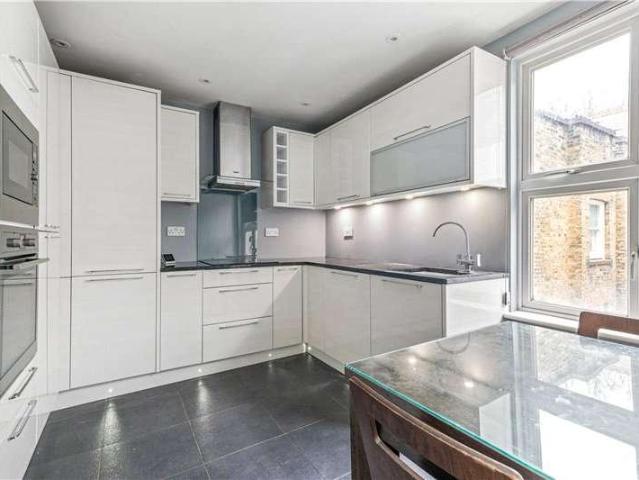3 bed flat for sale