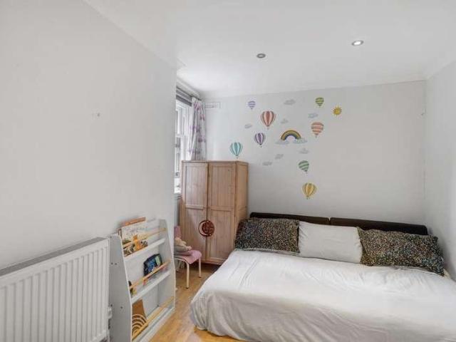 3 bed flat for sale