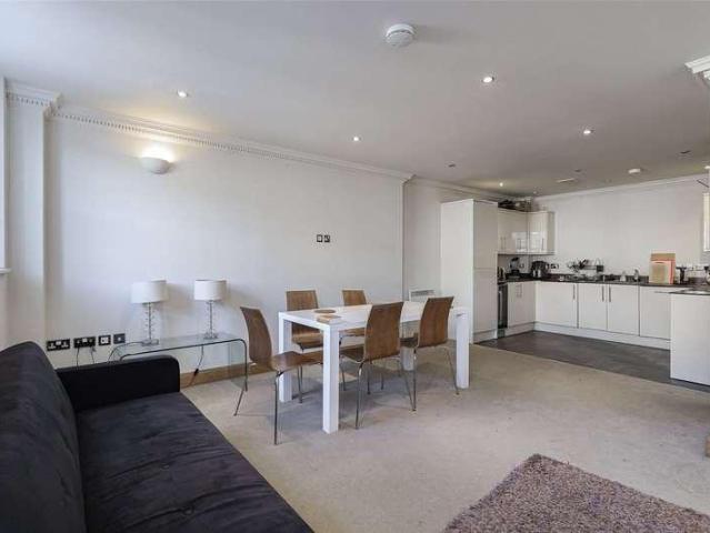 3 bed flat for sale