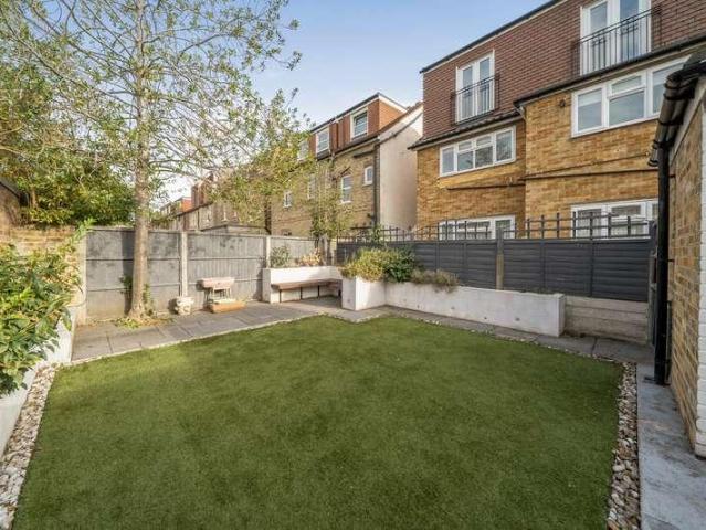 3 bed flat for sale