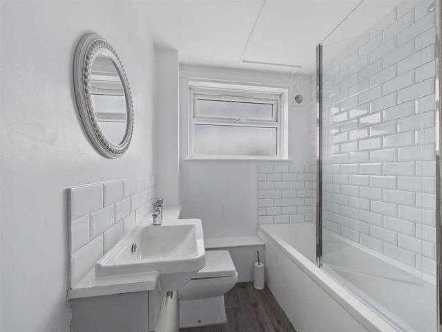 3 bed flat for sale