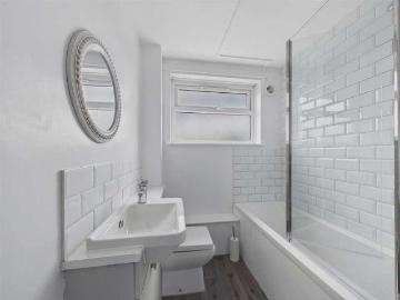 3 bed flat for sale