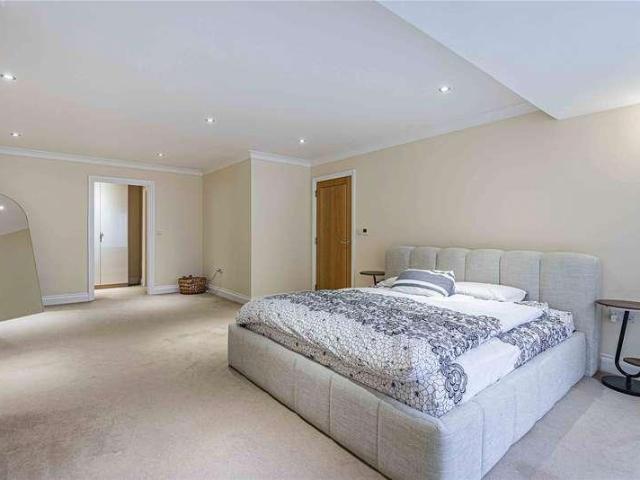3 bed flat for sale