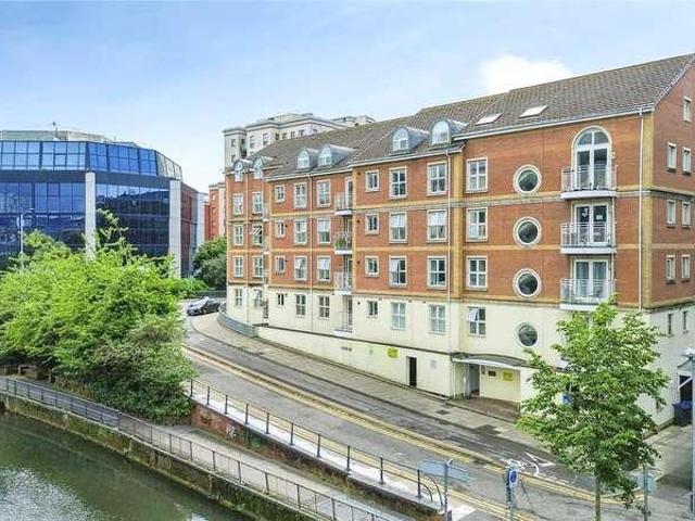 3 bed flat for sale