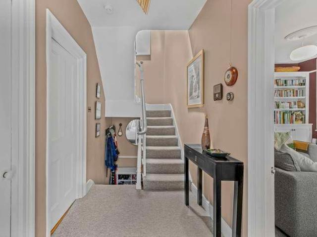 3 bed flat for sale