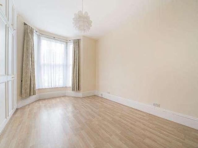 3 bed flat for sale
