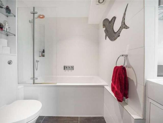 3 bed flat for sale