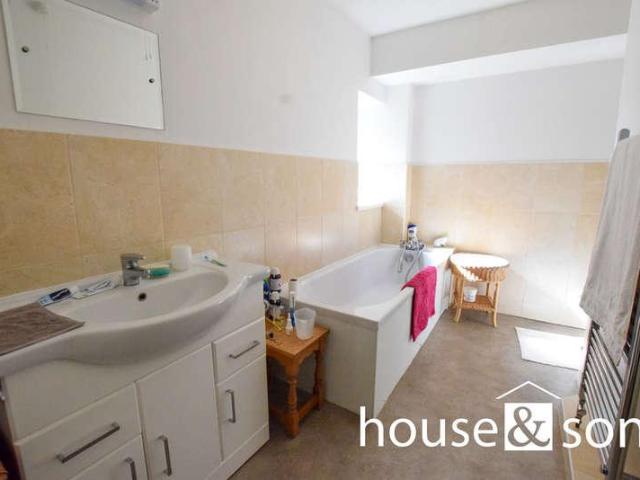 3 bed flat for sale
