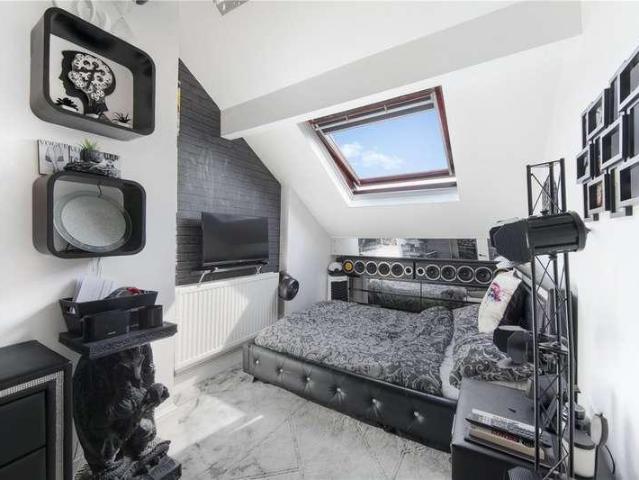 3 bed flat for sale